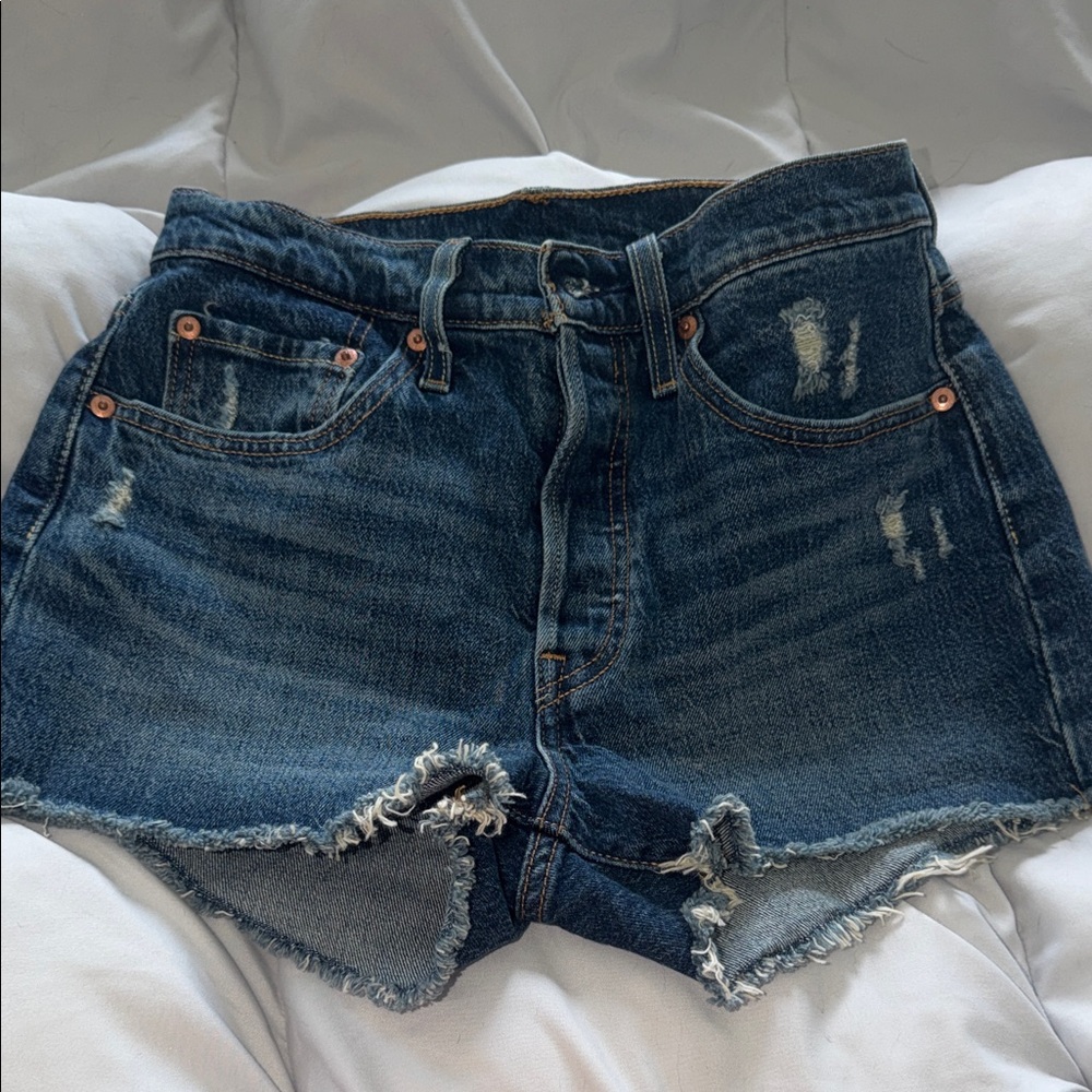 NWOT Levi Distressed Dark Blue Denim Women's Shorts